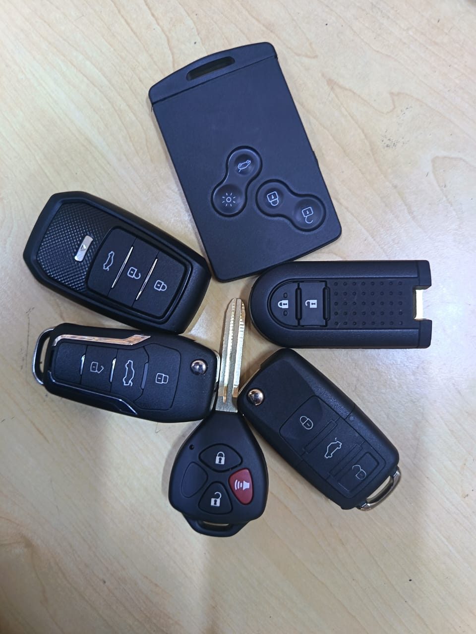 Range of programmable car keys
